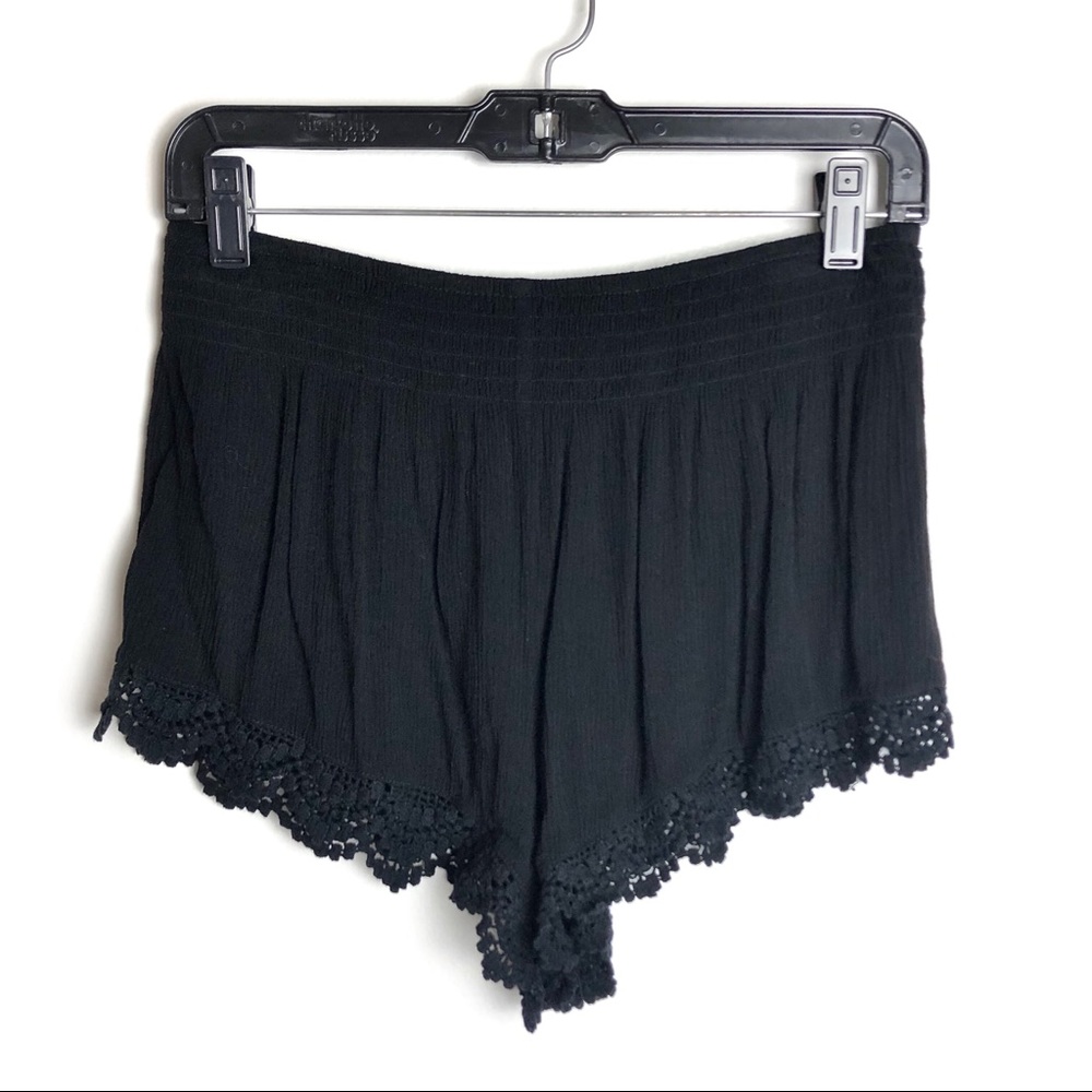 5/$25 Forever 21 Black Crochet Trim Flowy Shorts